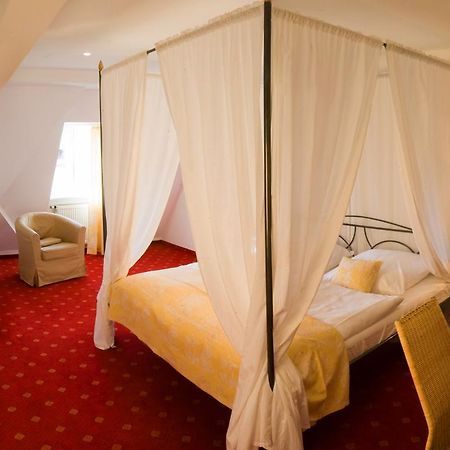 Landgasthof Und Hotel Weisser Lowe Eckental Bagian luar foto