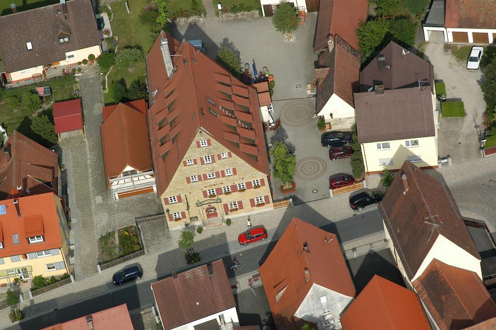 Landgasthof Und Hotel Weisser Lowe Eckental Bagian luar foto