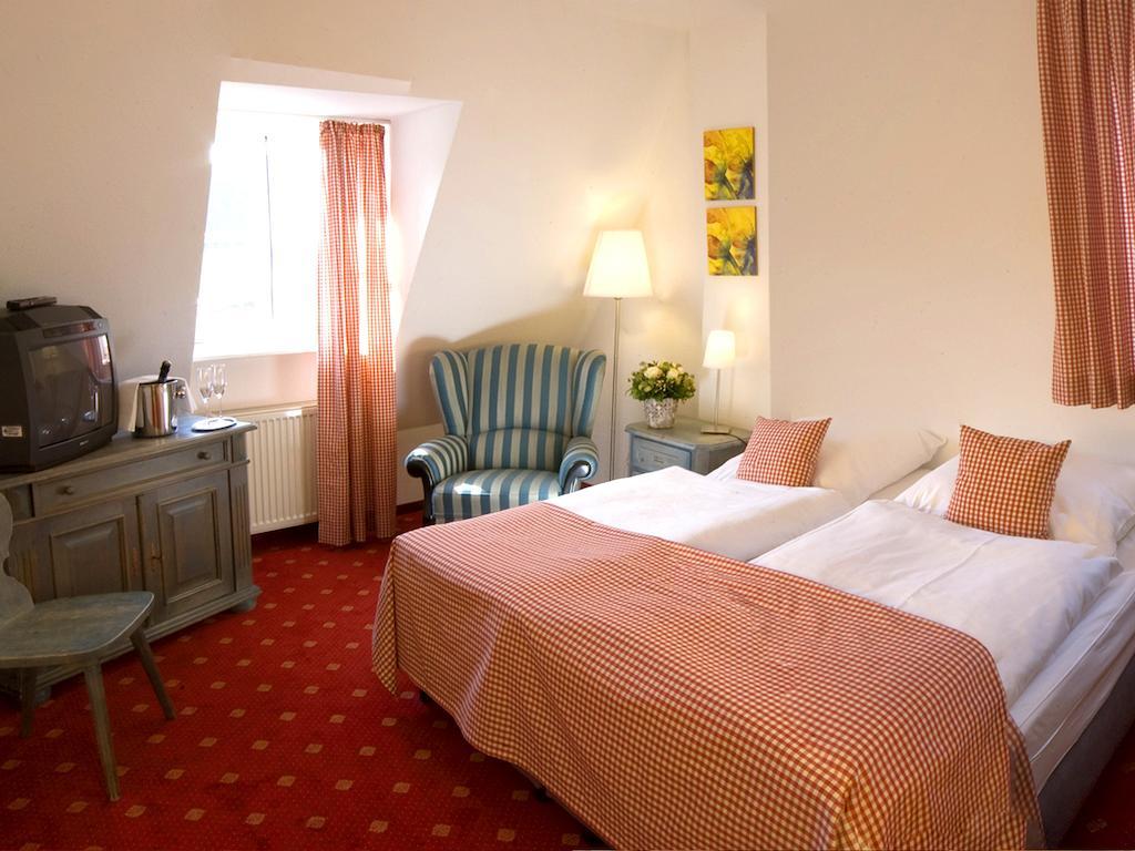 Landgasthof Und Hotel Weisser Lowe Eckental Ruang foto