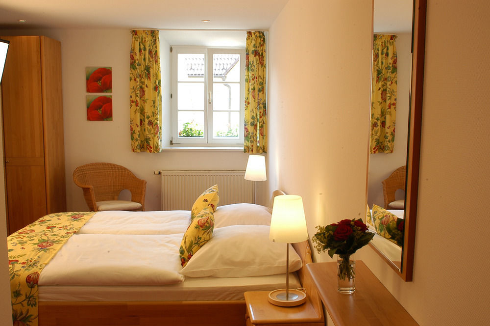 Landgasthof Und Hotel Weisser Lowe Eckental Bagian luar foto
