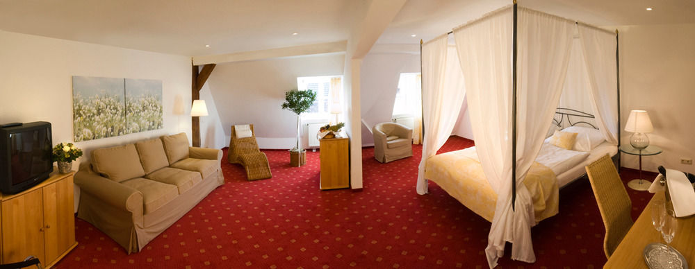 Landgasthof Und Hotel Weisser Lowe Eckental Bagian luar foto
