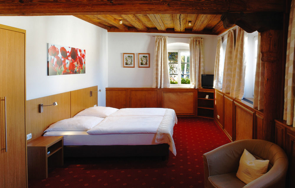 Landgasthof Und Hotel Weisser Lowe Eckental Bagian luar foto