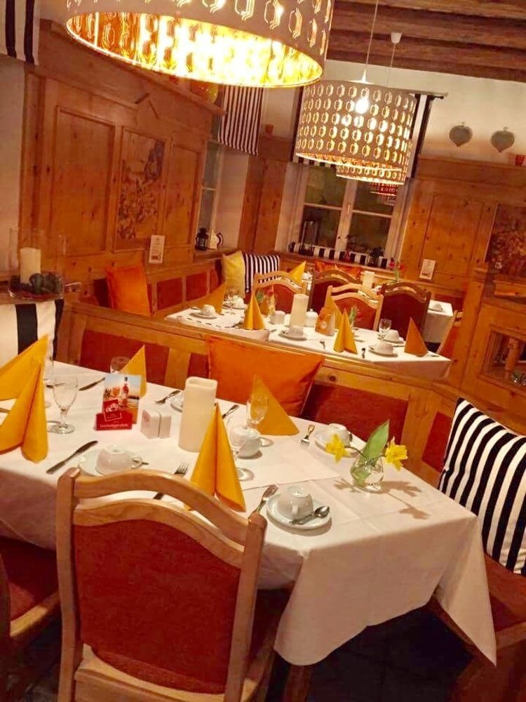 Landgasthof Und Hotel Weisser Lowe Eckental Bagian luar foto