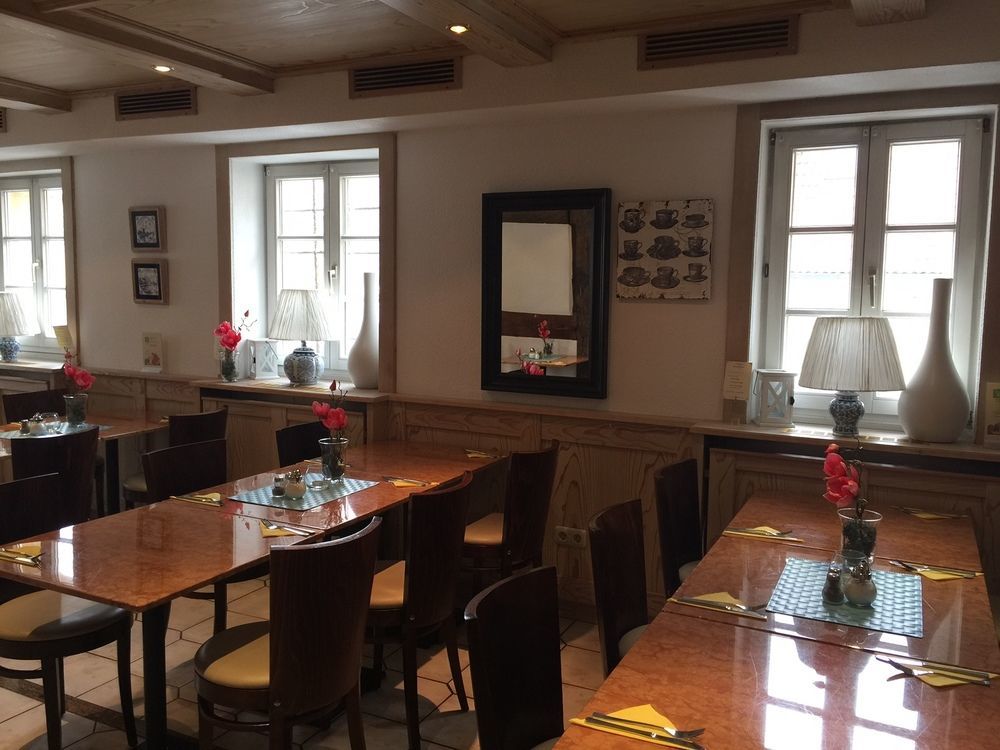 Landgasthof Und Hotel Weisser Lowe Eckental Bagian luar foto