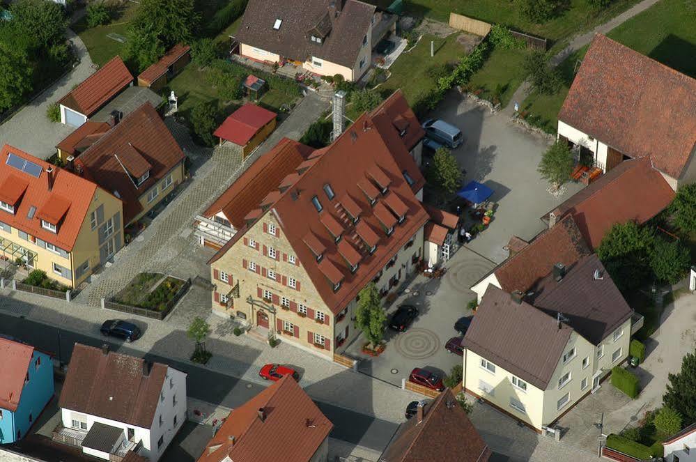 Landgasthof Und Hotel Weisser Lowe Eckental Bagian luar foto